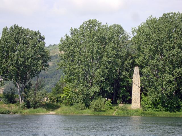 valence-08