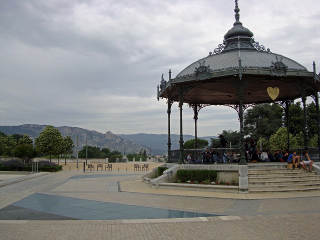 valence-11
